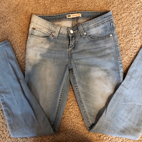 Levi’s Lightwash Jeans - Picture 2 of 8